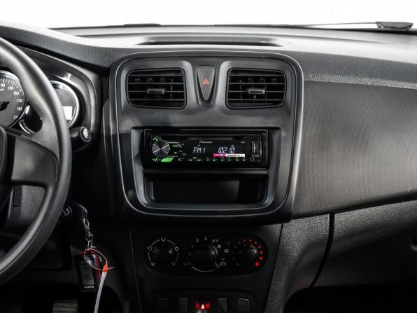 Renault Logan II с пробегом 2017 года, цена 750 500 рублей, 81288 км, седан, Автокод Объявления