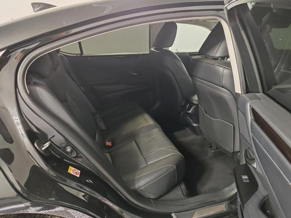 Lexus ES VII с пробегом 2019 года, цена 3 699 000 рублей, 106524 км, седан, Автокод Объявления