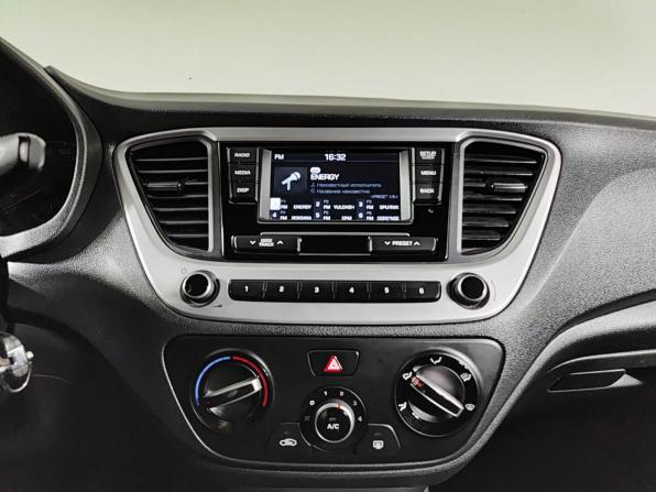Hyundai Solaris II с пробегом 2018 года, цена 1 250 000 рублей, 91115 км, седан, Автокод Объявления