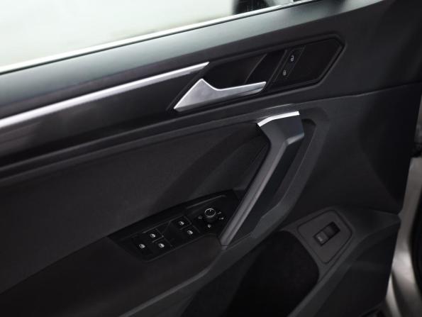 Volkswagen Tiguan II с пробегом 2019 года, цена 1 949 000 рублей, 150085 км, внедорожник, Автокод Объявления
