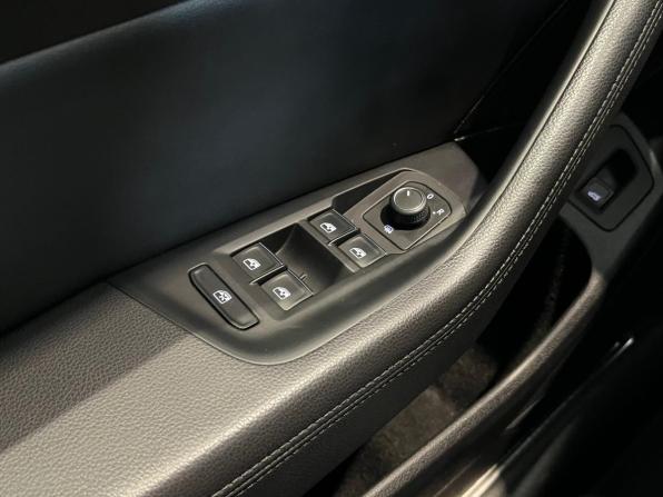 Volkswagen Passat B8 Рестайлинг с пробегом 2019 года, цена 2 120 000 рублей, 320253 км, универсал, Автокод Объявления