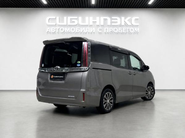 Toyota Noah III (R80) Рестайлинг с пробегом 2018 года, цена 2 150 000 рублей, 125000 км, минивэн, Автокод Объявления
