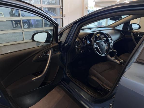 Opel Astra J Рестайлинг с пробегом 2013 года, цена 722 000 рублей, 176100 км, седан, Автокод Объявления