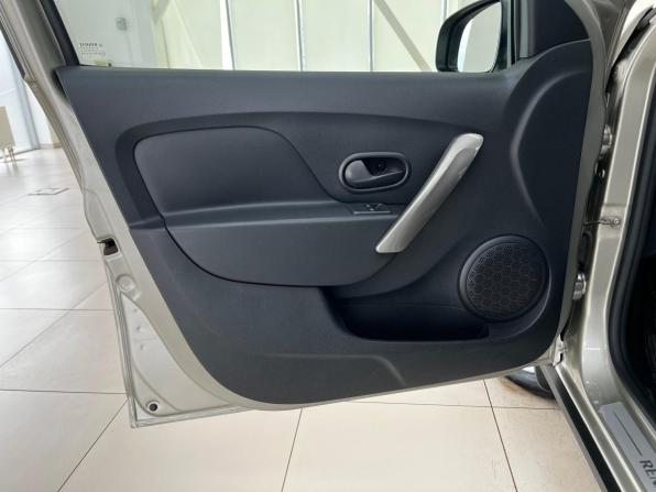 Renault Logan II Рестайлинг с пробегом 2021 года, цена 1 180 000 рублей, 99409 км, седан, Автокод Объявления