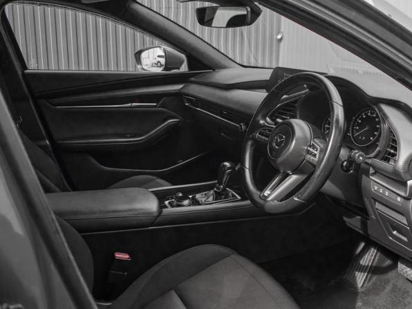 Mazda 3 IV (BP) с пробегом 2020 года, цена 1 730 000 рублей, 99648 км, хэтчбек, Автокод Объявления