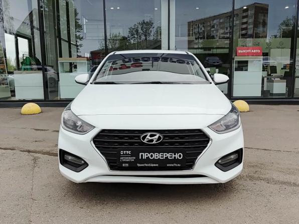 Hyundai Solaris II с пробегом 2019 года, цена 1 599 800 рублей, 64101 км, седан, Автокод Объявления