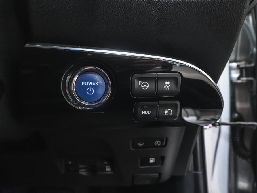 Toyota Prius IV (XW50) Красноярск  - изображение 15