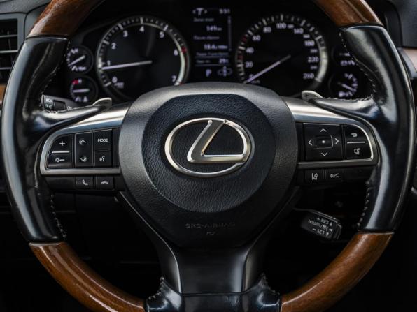 Lexus LX III Рестайлинг 2 с пробегом 2017 года, цена 5 869 000 рублей, 180000 км, внедорожник, Автокод Объявления