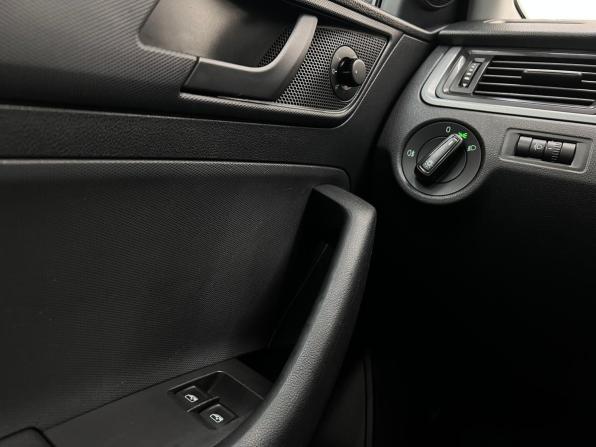 Skoda Rapid I с пробегом 2016 года, цена 1 040 000 рублей, 107568 км, лифтбек, Автокод Объявления