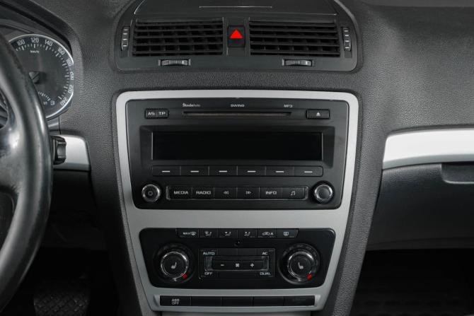 Skoda Octavia II (A5) Рестайлинг с пробегом 2011 года, цена 699 000 рублей, 286000 км, лифтбек, Автокод Объявления