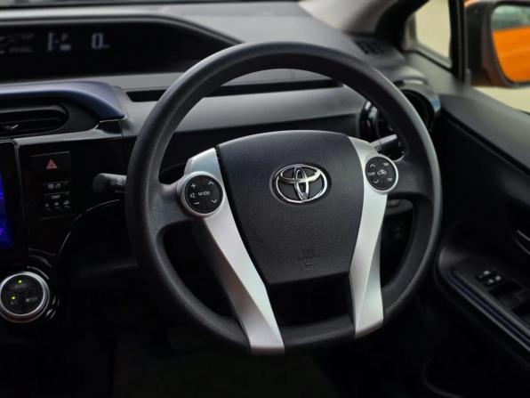 Toyota Aqua I Рестайлинг с пробегом 2015 года, цена 1 080 000 рублей, 145580 км, хэтчбек, Автокод Объявления