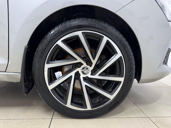 Skoda Rapid II с пробегом 2022 года, цена 1 690 000 рублей, 111220 км, лифтбек, Автокод Объявления