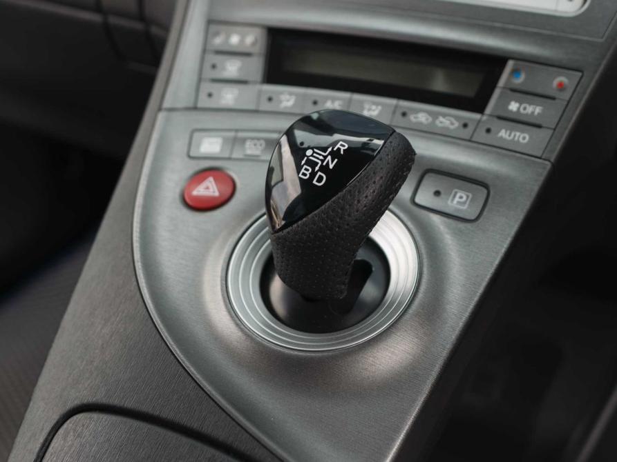 Toyota Prius III Рестайлинг (XW30) Новосибирск  - изображение 16