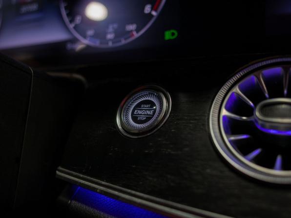 Mercedes-Benz E-Класс V (W213 S213 C238) с пробегом 2018 года, цена 3 210 000 рублей, 207035 км, седан, Автокод Объявления