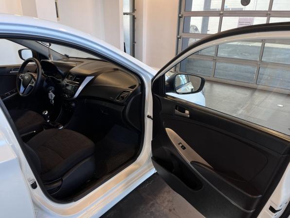Hyundai Solaris I Рестайлинг с пробегом 2015 года, цена 1 050 000 рублей, 102290 км, седан, Автокод Объявления