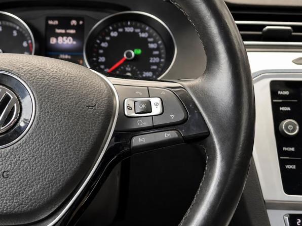 Volkswagen Passat B8 с пробегом 2018 года, цена 1 687 000 рублей, 235426 км, седан, Автокод Объявления