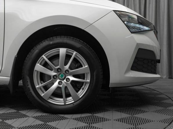 Skoda Rapid II с пробегом 2021 года, цена 1 650 000 рублей, 66505 км, лифтбек, Автокод Объявления