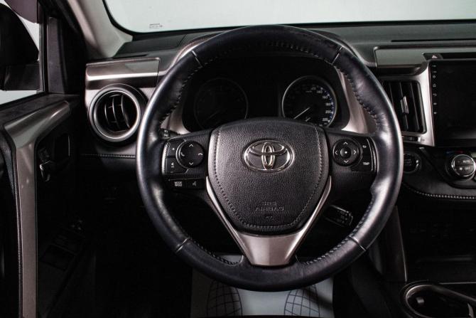 Toyota RAV4 IV (XA40) Рестайлинг с пробегом 2018 года, цена 2 749 000 рублей, 135000 км, внедорожник, Автокод Объявления