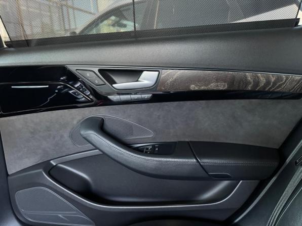 Audi A8 III (D4) Рестайлинг с пробегом 2015 года, цена 1 990 000 рублей, 304700 км, седан, Автокод Объявления