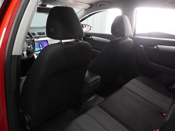 Volkswagen Passat B7 с пробегом 2012 года, цена 999 000 рублей, 215589 км, седан, Автокод Объявления