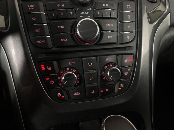 Opel Astra J Рестайлинг с пробегом 2012 года, цена 899 000 рублей, 132075 км, седан, Автокод Объявления