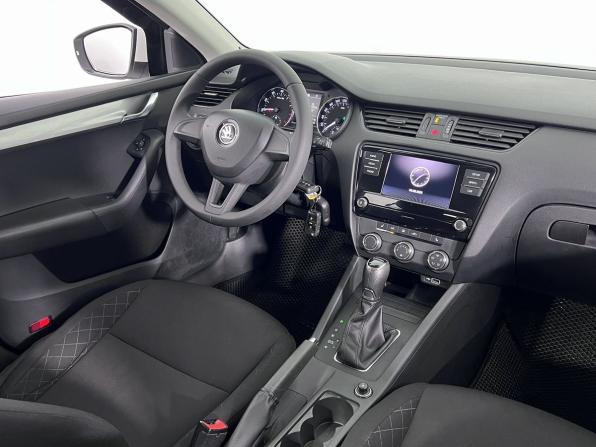 Skoda Octavia III (A7) Рестайлинг с пробегом 2018 года, цена 1 459 000 рублей, 235600 км, лифтбек, Автокод Объявления