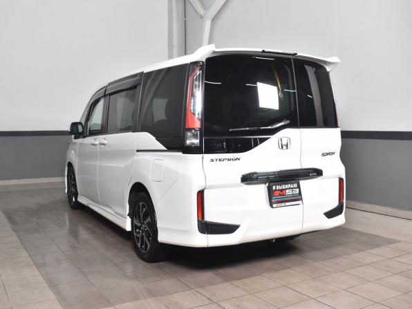 Honda Stepwgn V Рестайлинг с пробегом 2018 года, цена 2 375 995 рублей, 80752 км, минивэн, Автокод Объявления