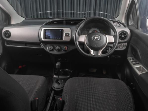 Toyota Vitz III (XP130) Рестайлинг с пробегом 2016 года, цена 999 000 рублей, 122637 км, хэтчбек, Автокод Объявления
