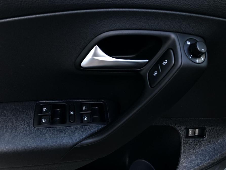 Volkswagen Polo V Рестайлинг Брянск  - изображение 13