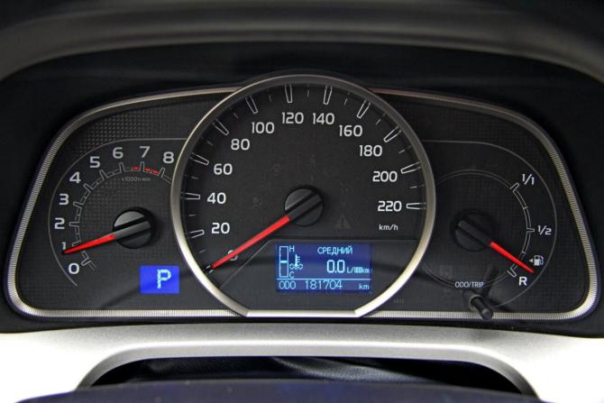 Toyota RAV4 IV (XA40) Рестайлинг с пробегом 2015 года, цена 2 631 900 рублей, 181327 км, внедорожник, Автокод Объявления