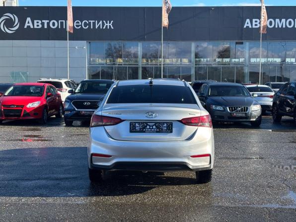 Hyundai Solaris II с пробегом 2018 года, цена 859 000 рублей, 170001 км, седан, Автокод Объявления