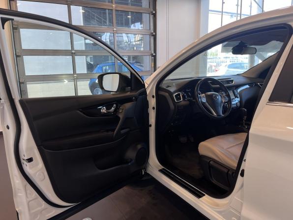 Nissan Qashqai II с пробегом 2016 года, цена 2 045 000 рублей, 27673 км, внедорожник, Автокод Объявления