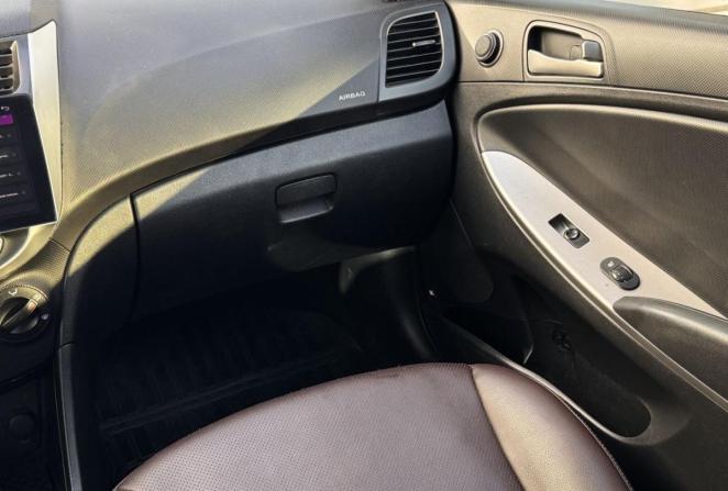 Hyundai Solaris I Рестайлинг с пробегом 2016 года, цена 1 000 000 рублей, 199607 км, седан, Автокод Объявления