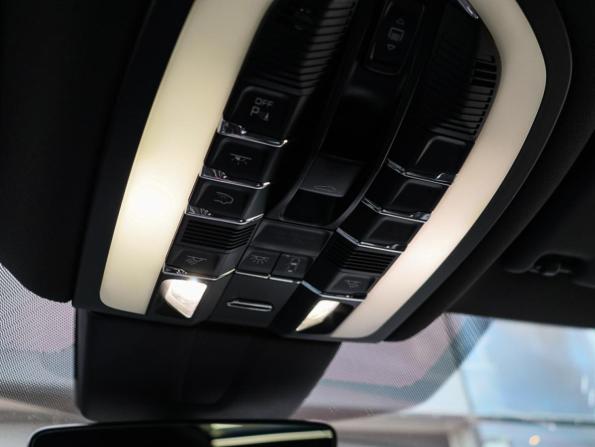 Porsche Macan I Рестайлинг 2 с пробегом 2022 года, цена 6 650 000 рублей, 81202 км, внедорожник, Автокод Объявления