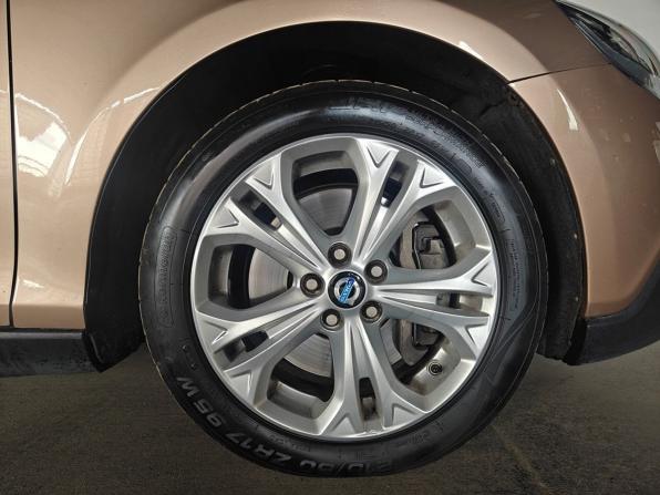 Volvo V40 II с пробегом 2013 года, цена 985 000 рублей, 287336 км, хэтчбек, Автокод Объявления