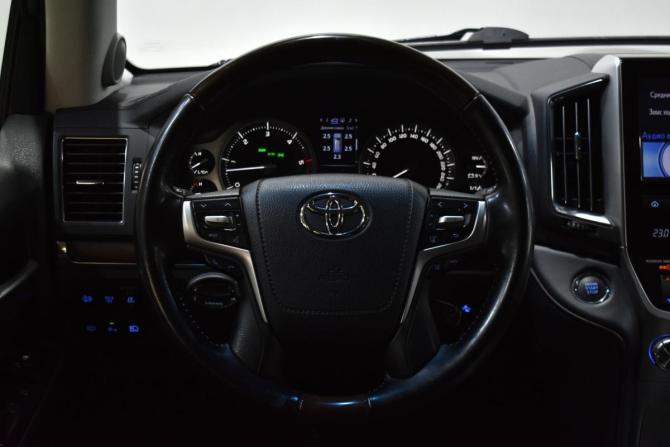 Toyota Land Cruiser 200 Series Рестайлинг 2 с пробегом 2019 года, цена 7 868 000 рублей, 95837 км, внедорожник, Автокод Объявления