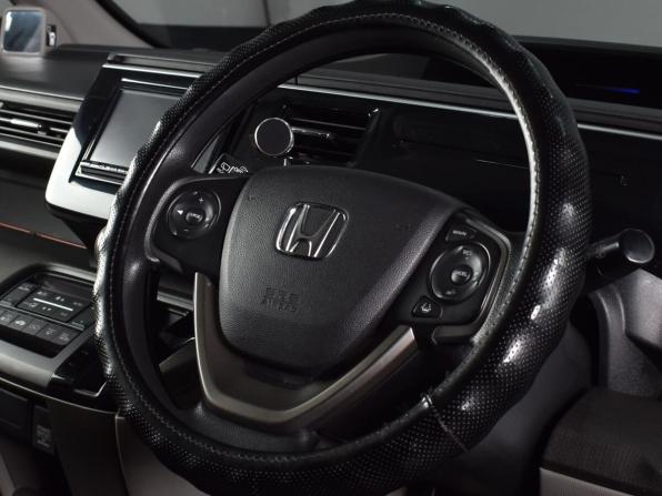 Honda Stepwgn V с пробегом 2017 года, цена 1 794 995 рублей, 171104 км, минивэн, Автокод Объявления