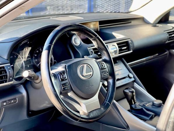 Lexus IS III Рестайлинг с пробегом 2017 года, цена 2 199 000 рублей, 202932 км, седан, Автокод Объявления