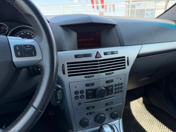 Opel Astra H Рестайлинг с пробегом 2011 года, цена 769 000 рублей, 275000 км, седан, Автокод Объявления