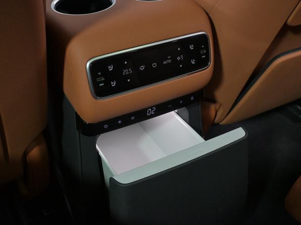 Li Auto (Lixiang) L9 I Рестайлинг с пробегом 2024 года, цена 7 490 000 рублей, 27650 км, внедорожник, Автокод Объявления