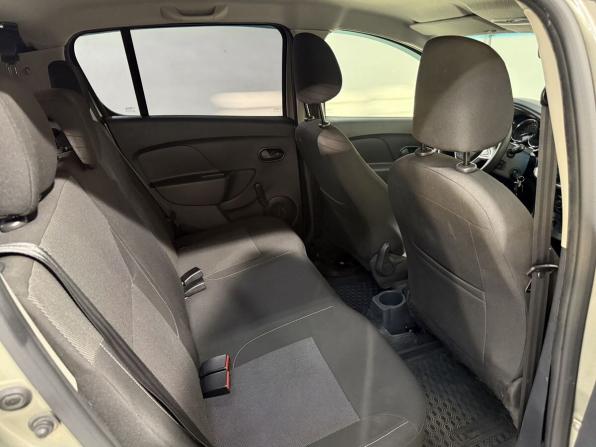 Renault Sandero II Рестайлинг с пробегом 2019 года, цена 1 047 800 рублей, 42000 км, хэтчбек, Автокод Объявления
