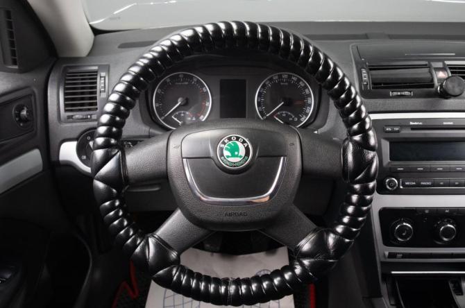 Skoda Octavia II (A5) Рестайлинг с пробегом 2009 года, цена 589 000 рублей, 238310 км, лифтбек, Автокод Объявления