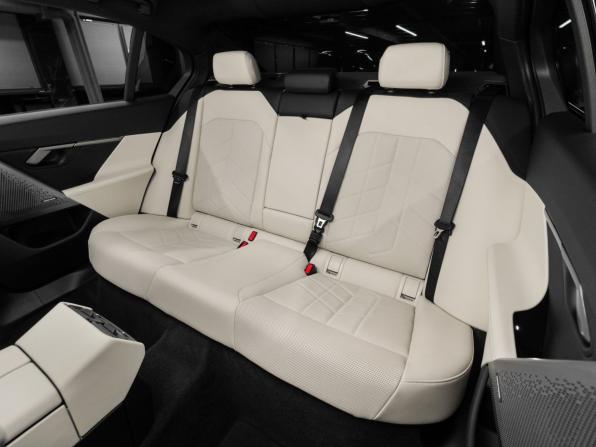BMW 5 серии VIII (G60/G61/G68) с пробегом 2024 года, цена 7 000 000 рублей, 15377 км, седан, Автокод Объявления