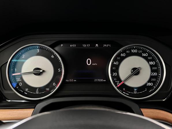 Volkswagen Touareg III с пробегом 2018 года, цена 3 565 000 рублей, 216880 км, внедорожник, Автокод Объявления