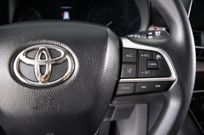 Toyota Sienna IV с пробегом 2021 года, цена 3 899 000 рублей, 5000 км, минивэн, Автокод Объявления