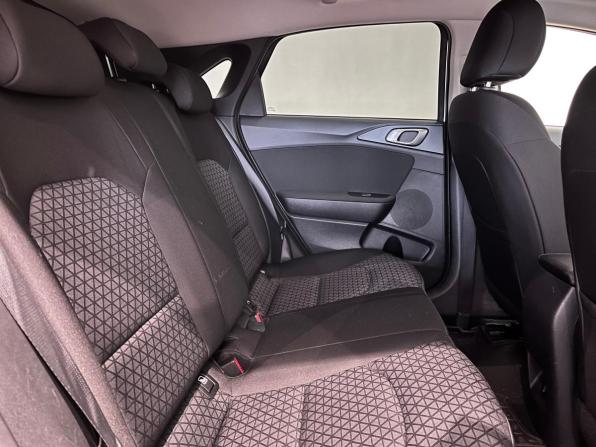 Kia Ceed III Рестайлинг с пробегом 2023 года, цена 1 990 000 рублей, 68026 км, хэтчбек, Автокод Объявления