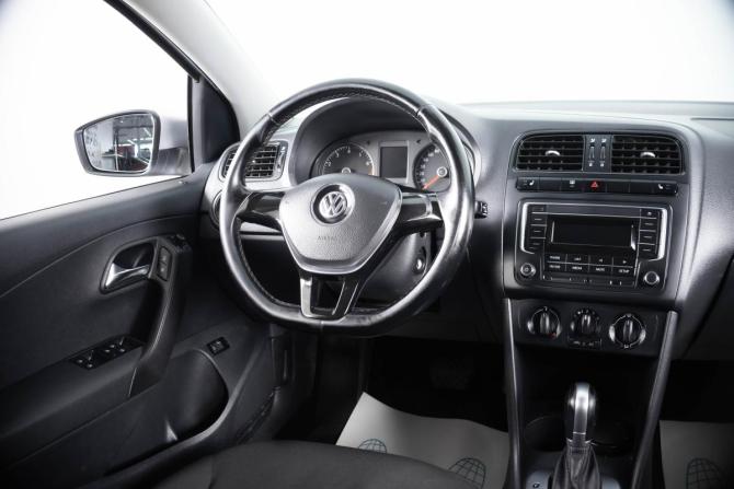 Volkswagen Polo V Рестайлинг с пробегом 2017 года, цена 1 399 000 рублей, 283540 км, седан, Автокод Объявления