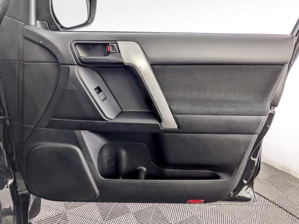 Toyota Land Cruiser Prado 150 Series Рестайлинг 2 с пробегом 2019 года, цена 4 650 000 рублей, 153000 км, внедорожник, Автокод Объявления