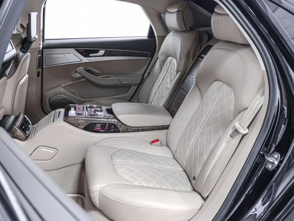 Audi A8 III (D4) Рестайлинг с пробегом 2015 года, цена 2 990 000 рублей, 327834 км, седан, Автокод Объявления