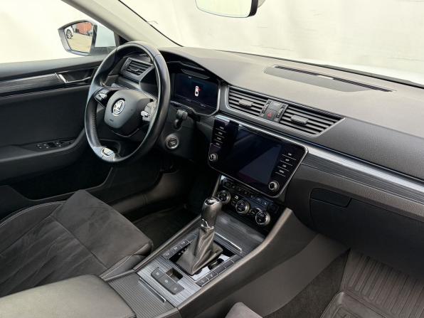 Skoda Superb III Рестайлинг с пробегом 2022 года, цена 2 870 000 рублей, 103220 км, лифтбек, Автокод Объявления
